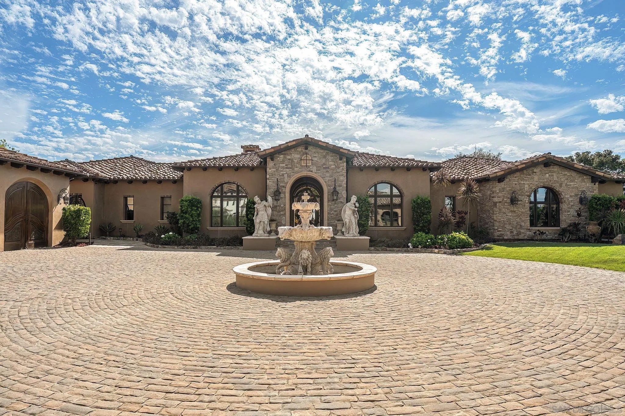 8619 Via Rancho Cielo