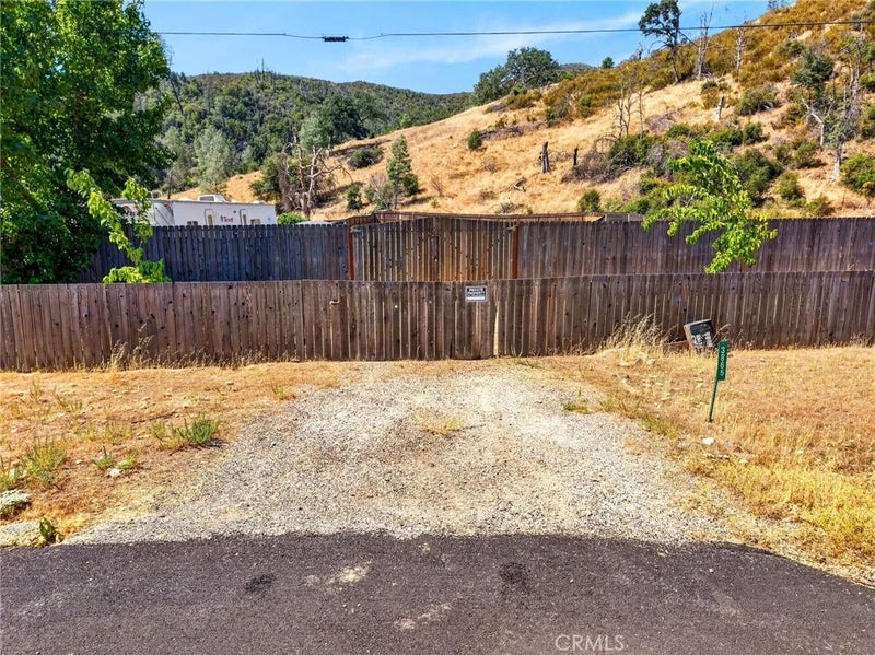 3865 Spring Valley