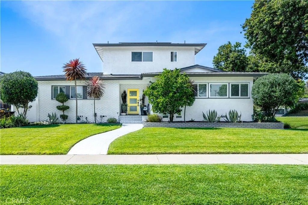 Photo of 3345 Monogram Ave, Long Beach, CA 90808 (MLS # PW26078261)