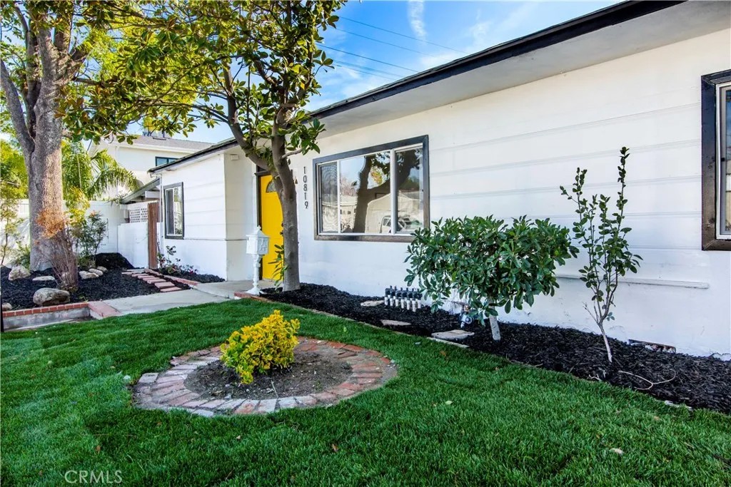10816 Calvert