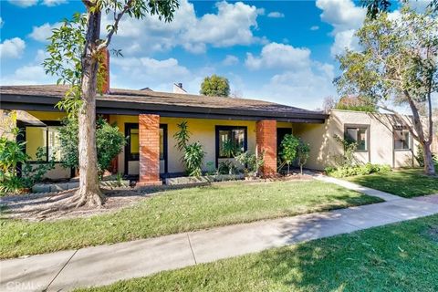 Photo of 1709 Park Glen Circle #D, Santa Ana, CA 92706 (MLS # CV26004811)