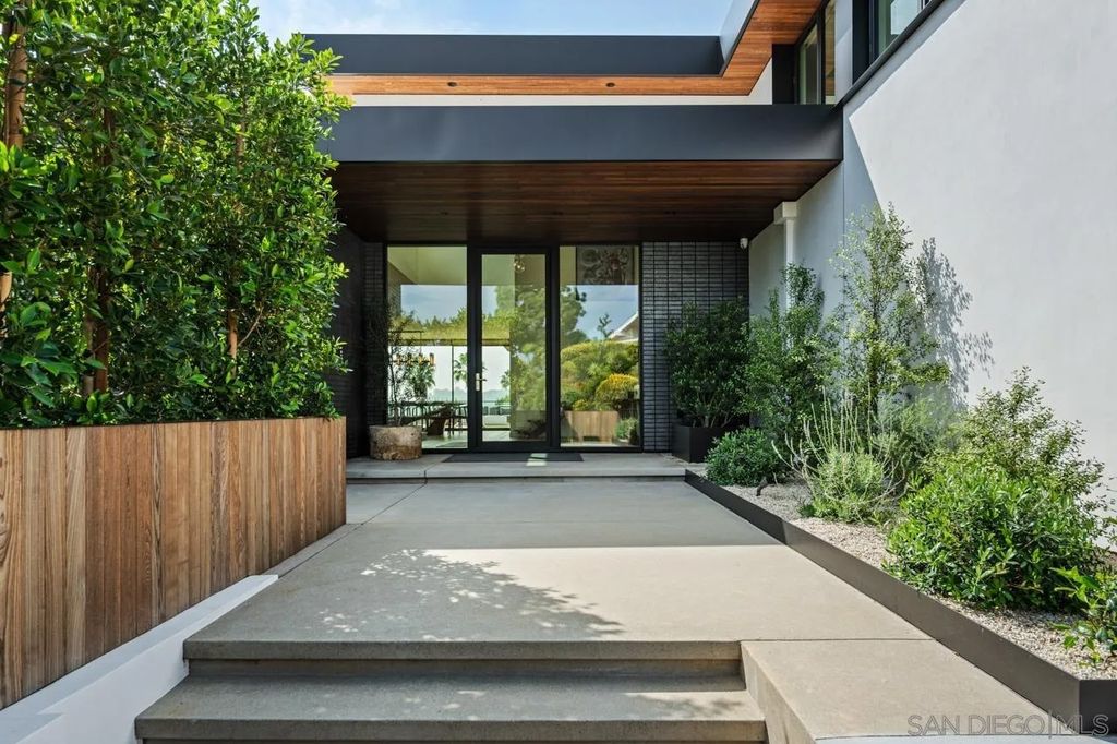 Photo of 2261 Hercules Dr, Los Angeles, CA 90046 (MLS # 260006167)