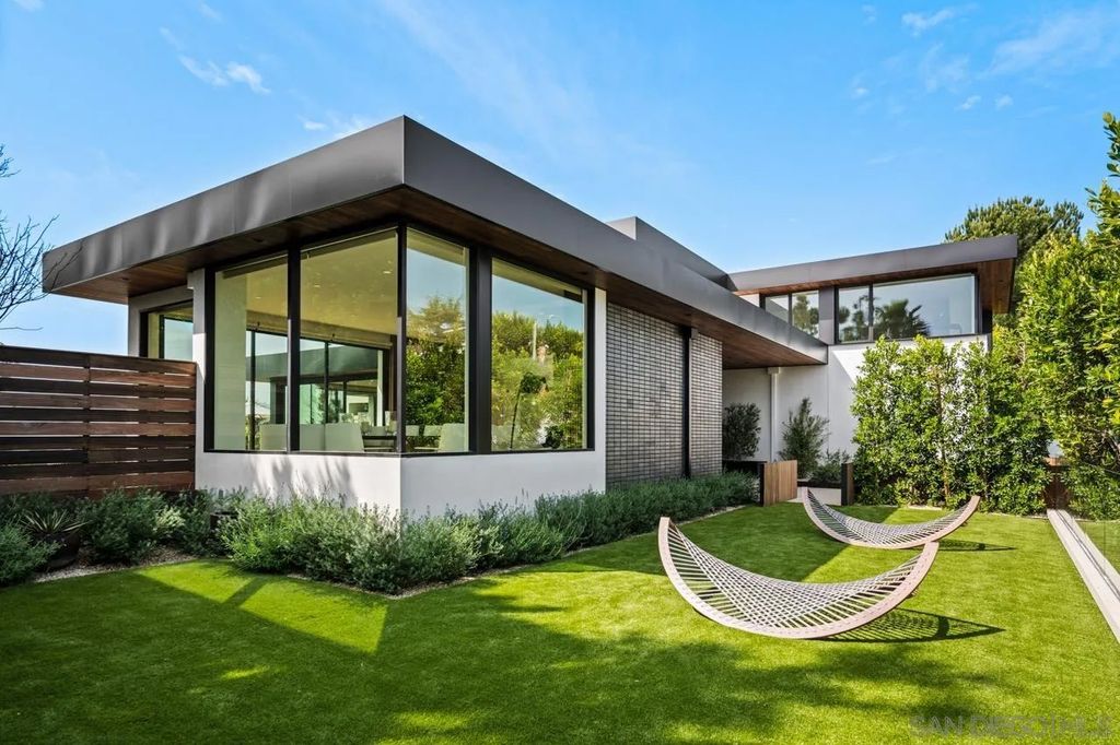 Photo of 2261 Hercules Dr, Los Angeles, CA 90046 (MLS # 260006167)