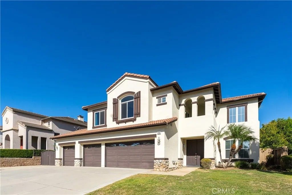 Photo of 3122 Pinehurst Dr, Corona, CA 92881 (MLS # CV26058307)