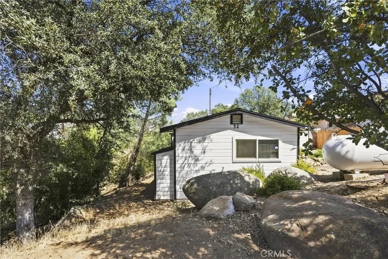 32 Pinebrook