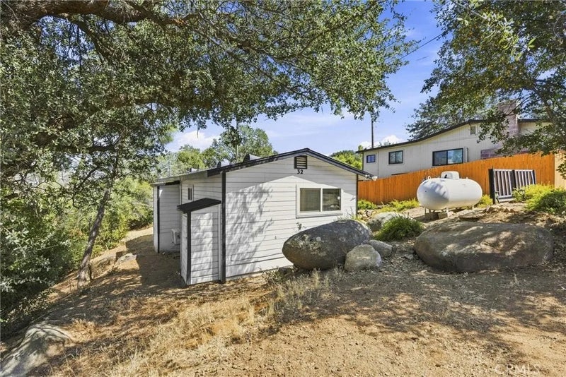 32 Pinebrook