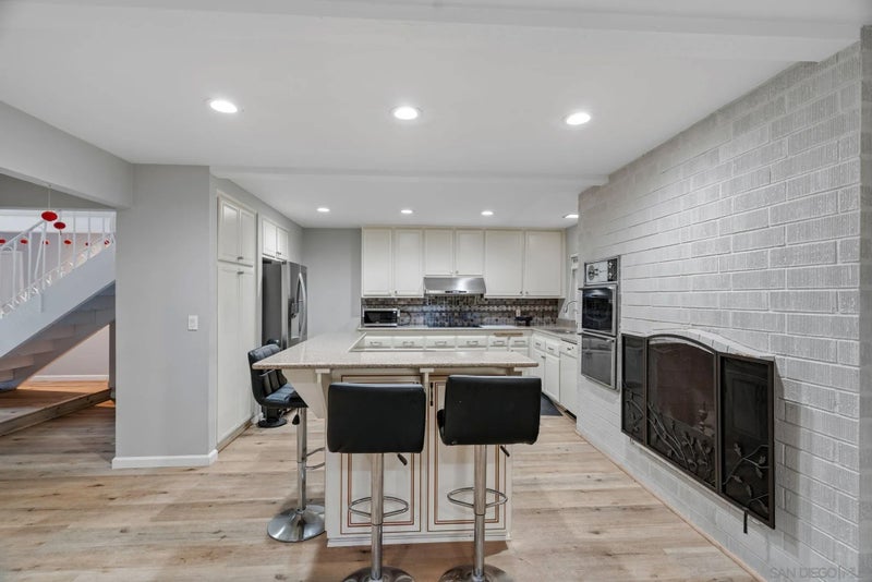 8232 Santa Arminta