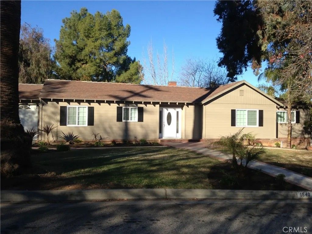 Photo of 1640 Dwight St, Redlands, CA 92373 (MLS # IG25279550)
