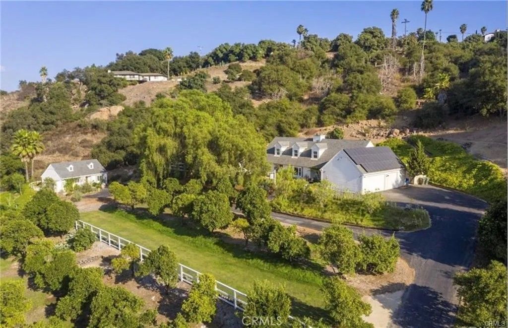 Photo of 3945 Pala Mesa Dr, Fallbrook, CA 92028 (MLS # SW26098363)