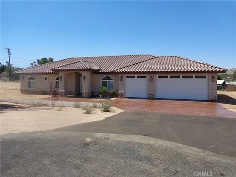 Photo of 18255 Winnetka Road, Apple Valley, CA 92307 (MLS # CV26039873)