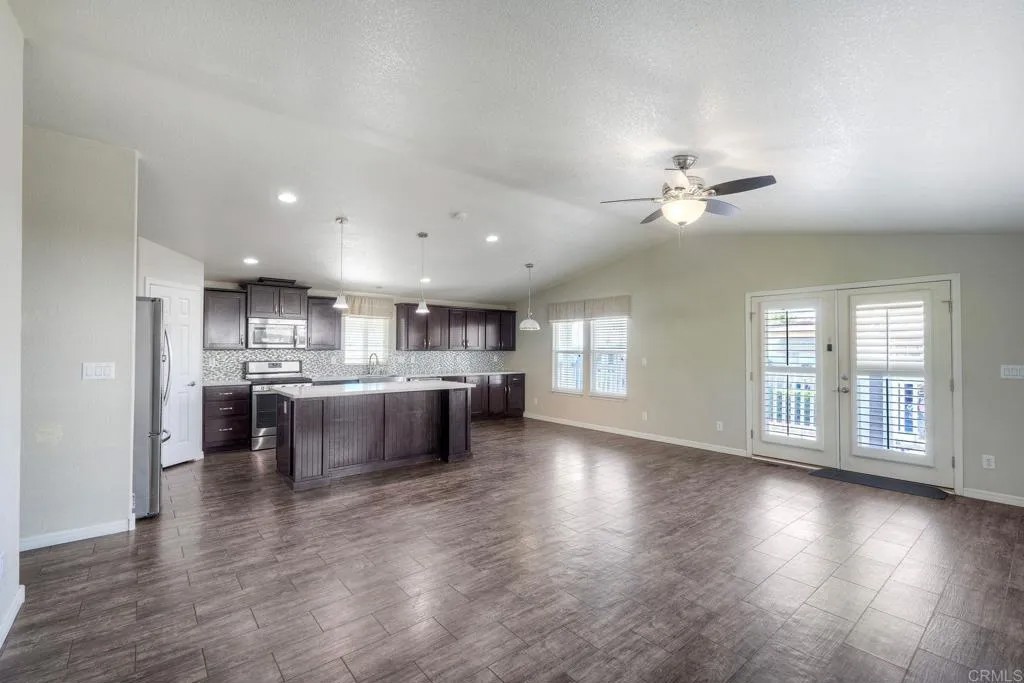 525 W El Norte Parkway 214