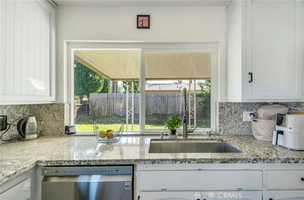 Photo of 1712 Weathervane Pl, Escondido, CA 92027 (MLS # OC25268608)