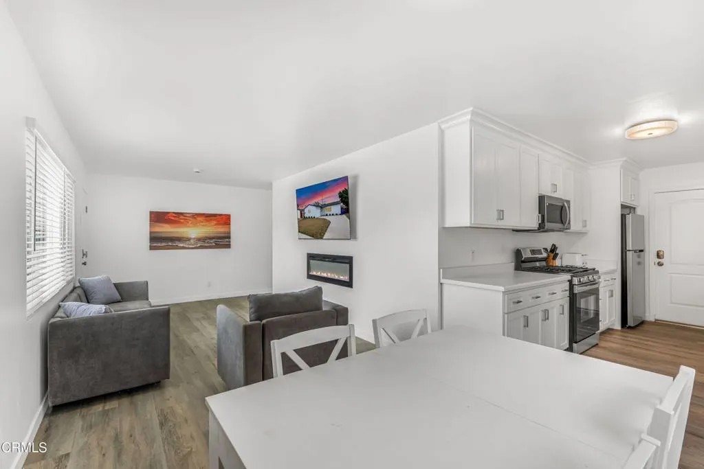 1136 N 7th Place