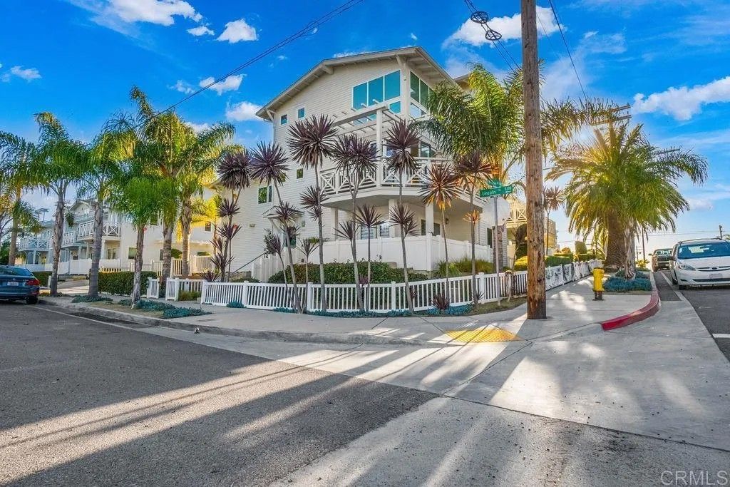 Photo of 3301 Lincoln St, Carlsbad, CA 92008 (MLS # NDP2601324)