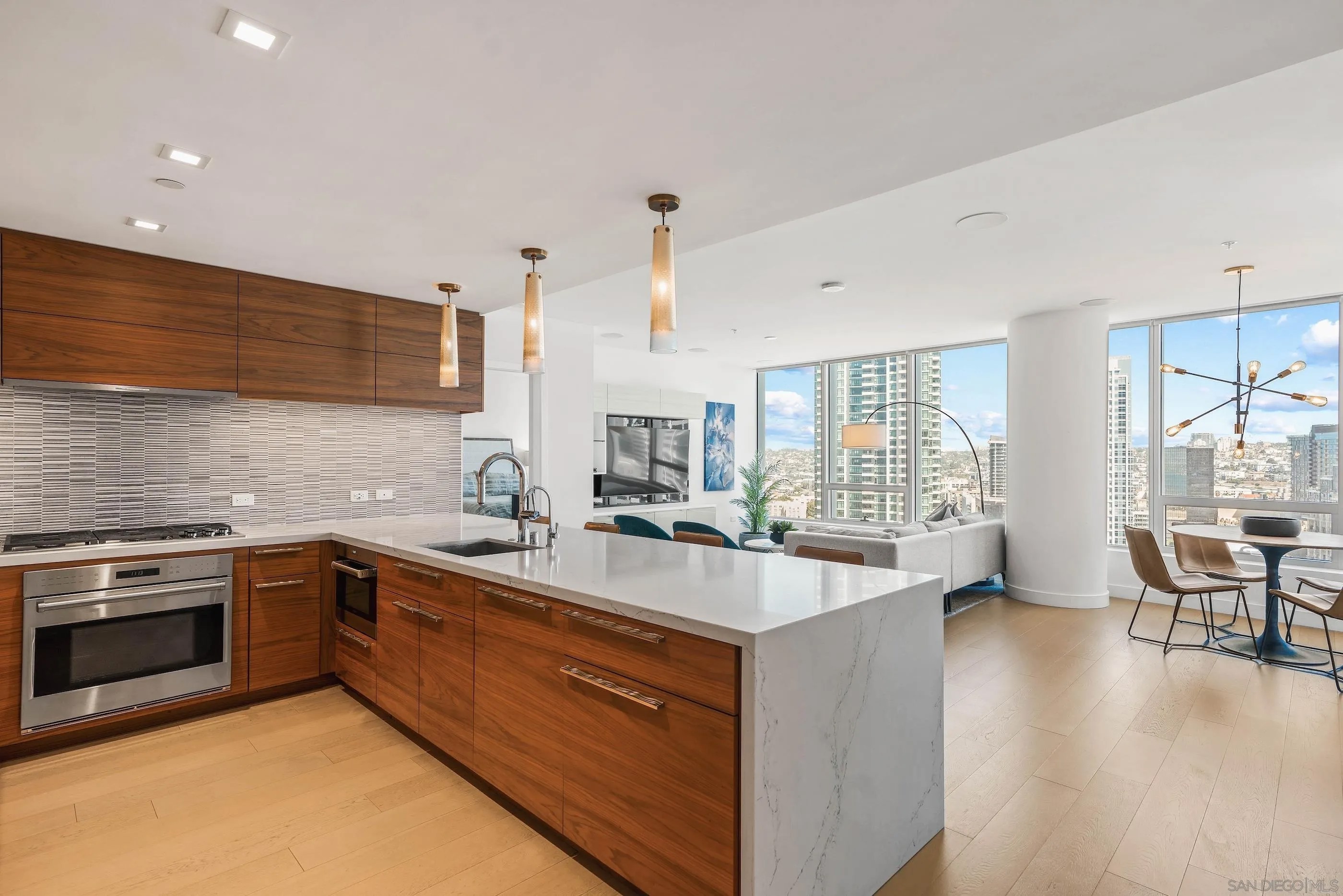 888 W E Street 2206