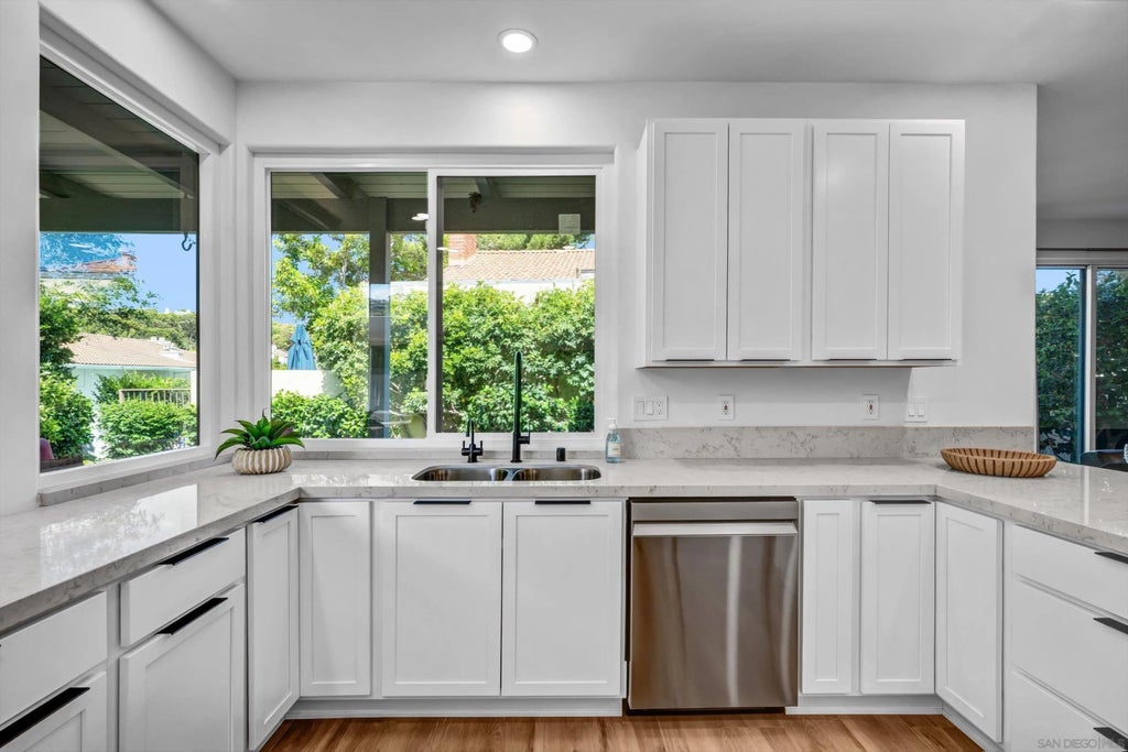 Photo of 2606 Caminito Tom Morris, La Jolla, CA 92037 (MLS # 260015629)