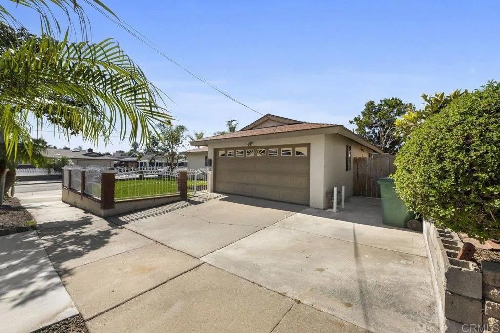 Photo of 3129 Glenn Road, Oceanside, CA 92056 (MLS # NDP2510911)