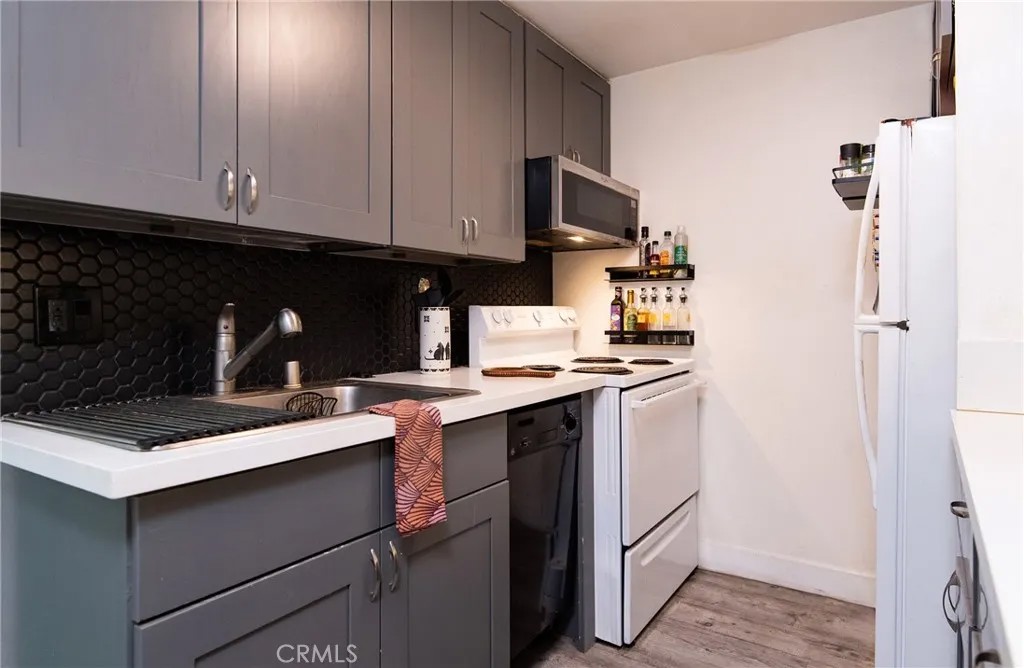 225 W 6th 405