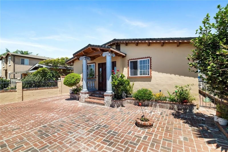 1729 W 51st Place