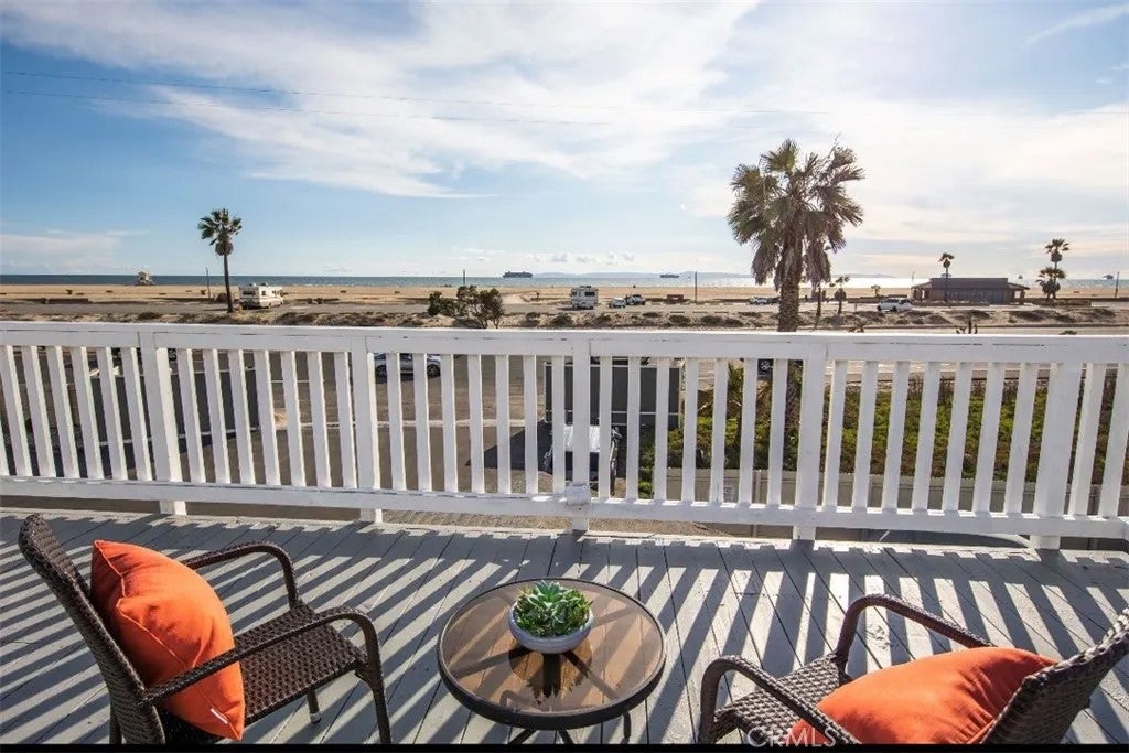 21752 Pacific Coast 3