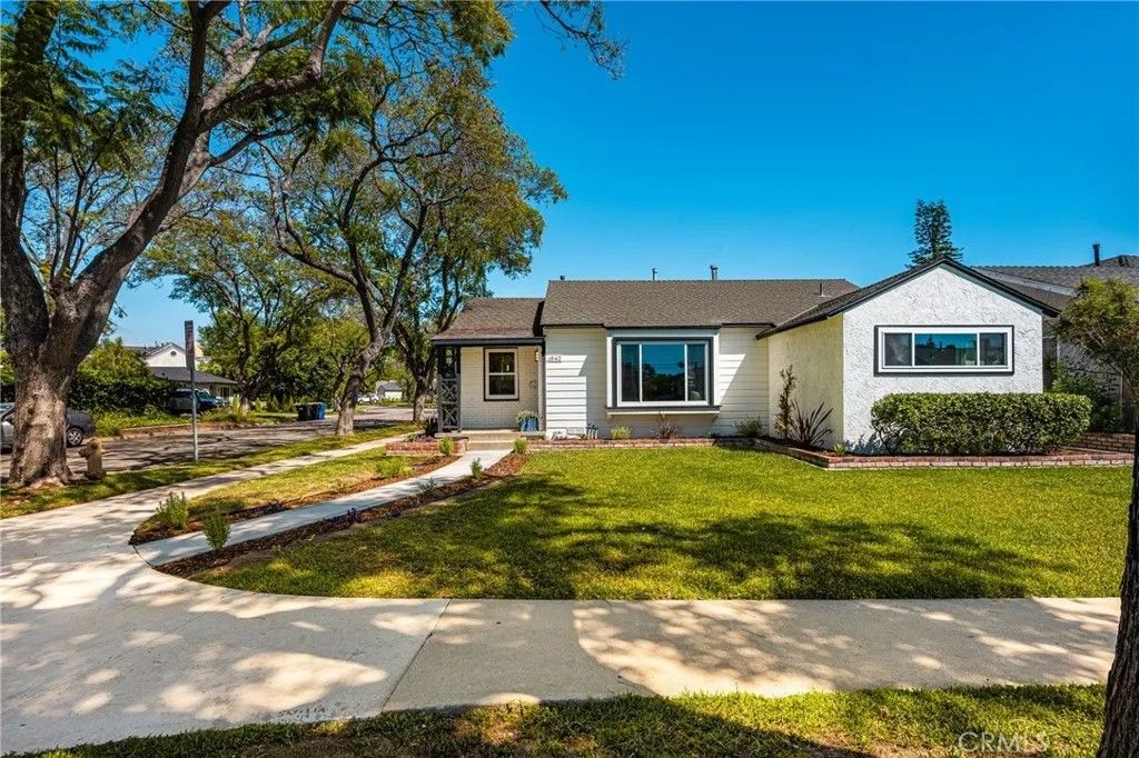 Photo of 1842 N Greenbrier Rd, Long Beach, CA 90815 (MLS # RS26058498)