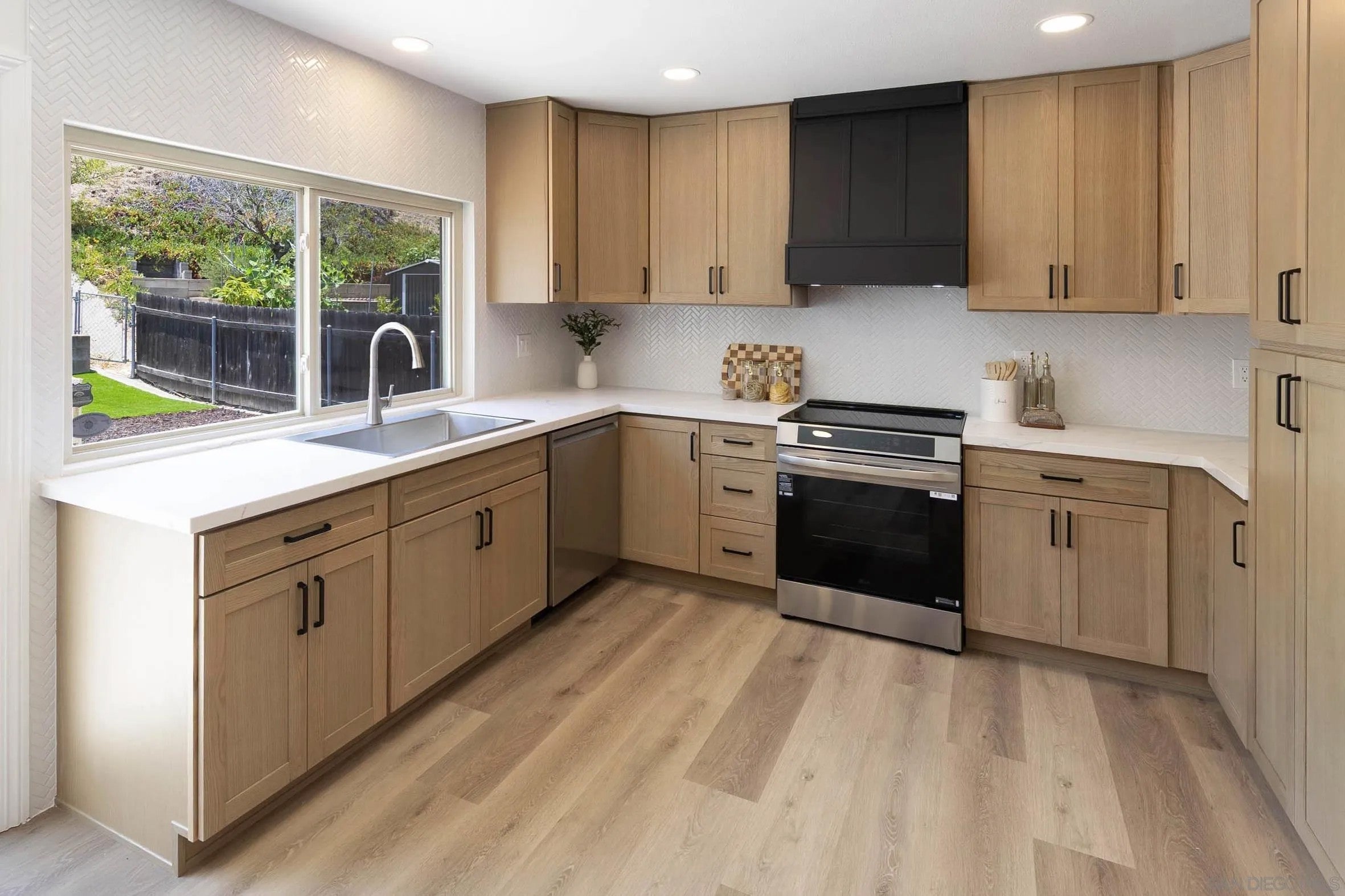 7225 Laura Ct