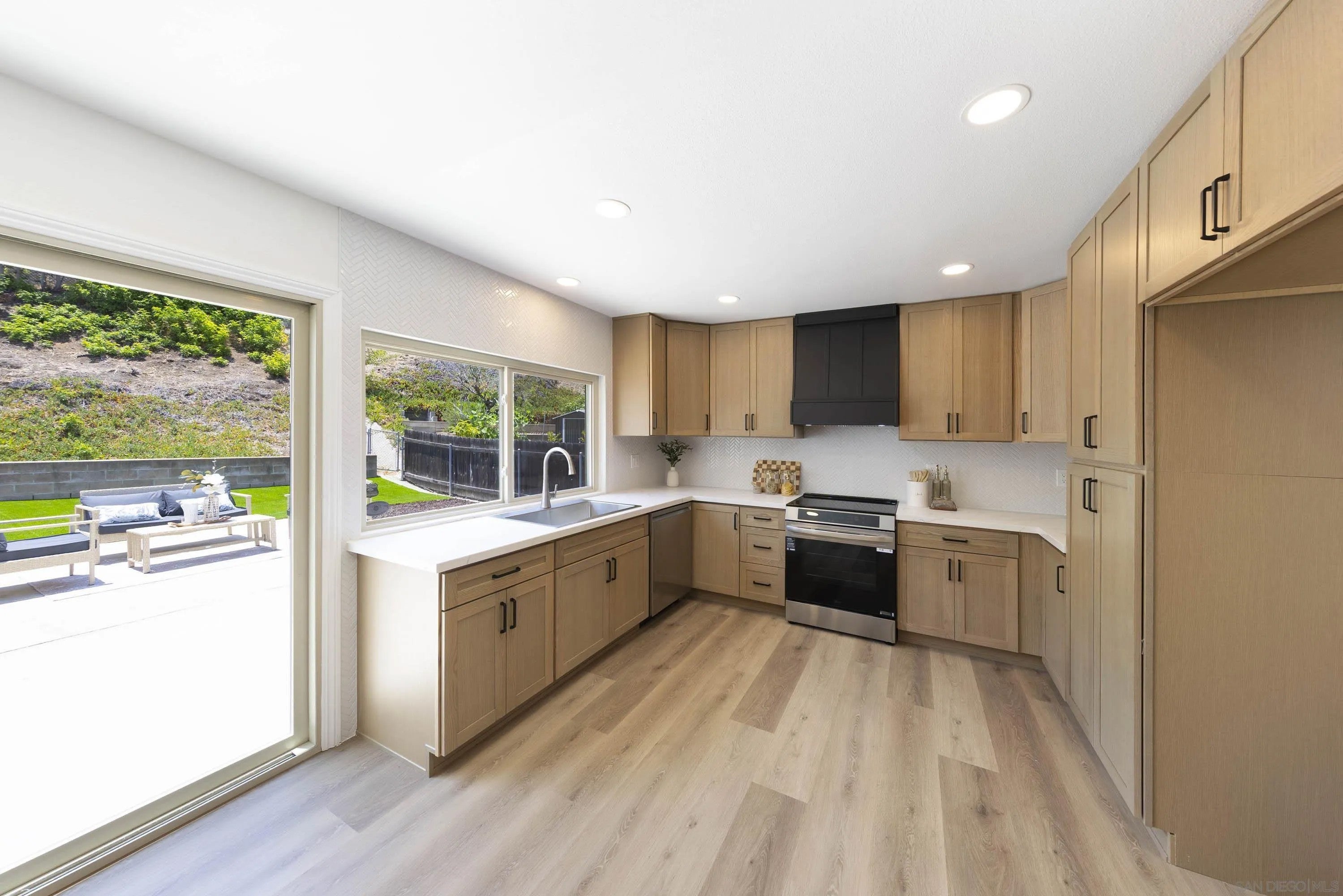 7225 Laura Ct