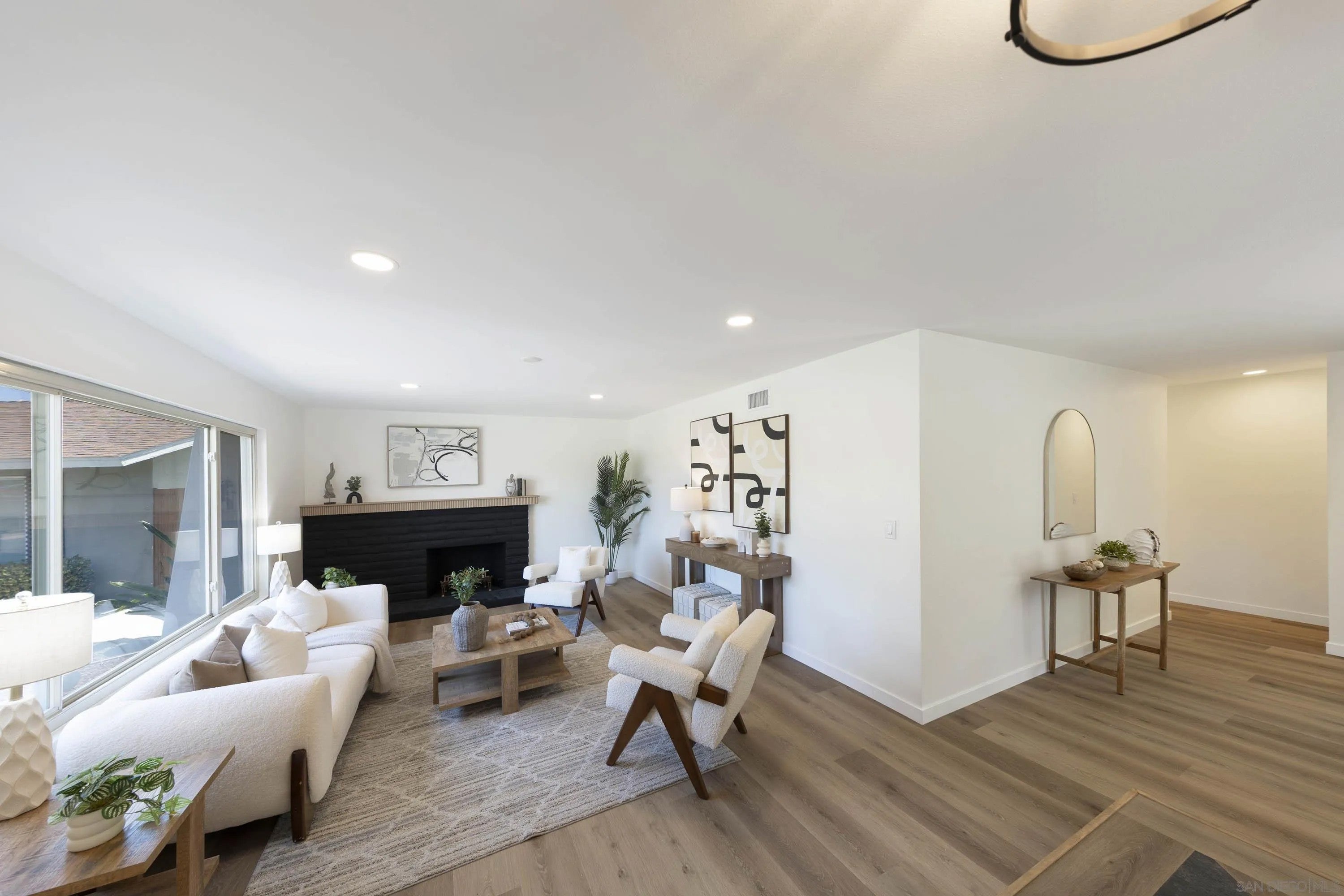 7225 Laura Ct