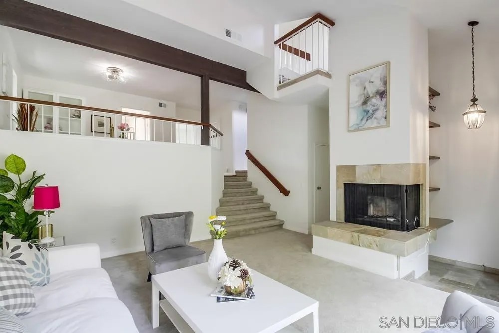 3319 Caminito Eastbluff 181