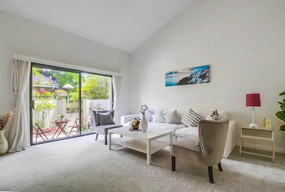 3319 Caminito Eastbluff 181