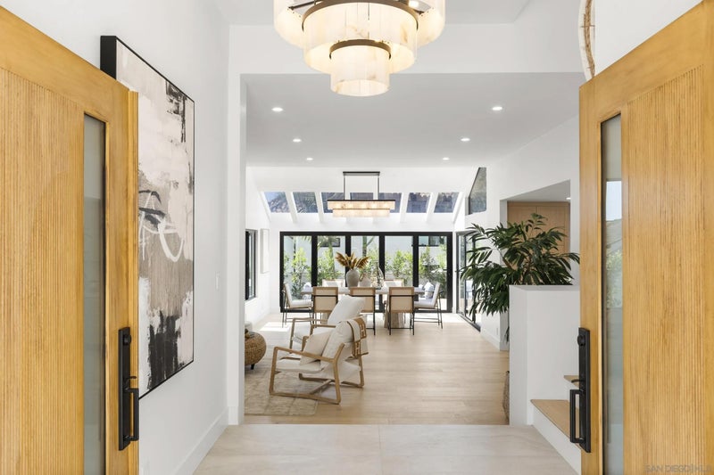 5912 La Jolla Blvd