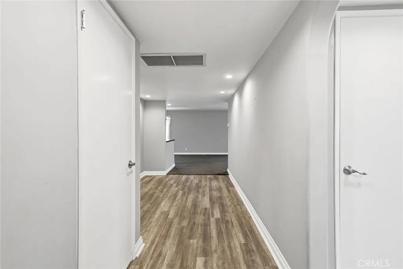 16012 Moorpark 302A