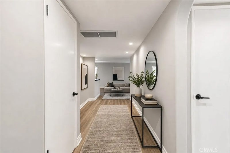 16012 Moorpark 302A