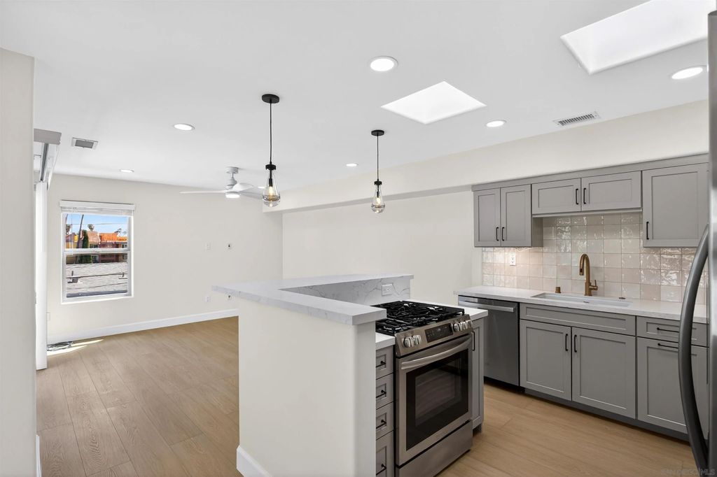 Photo of 381 Bonair St, La Jolla, CA 92037 (MLS # 260008912)