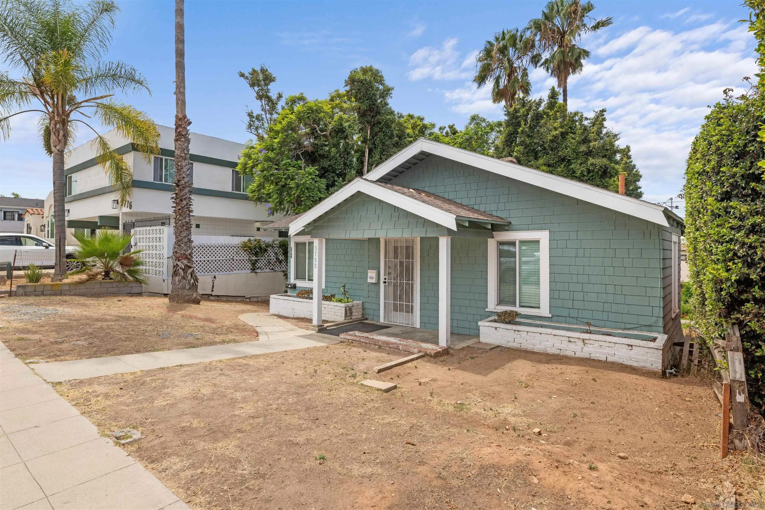 3784 VILLA TERRACE