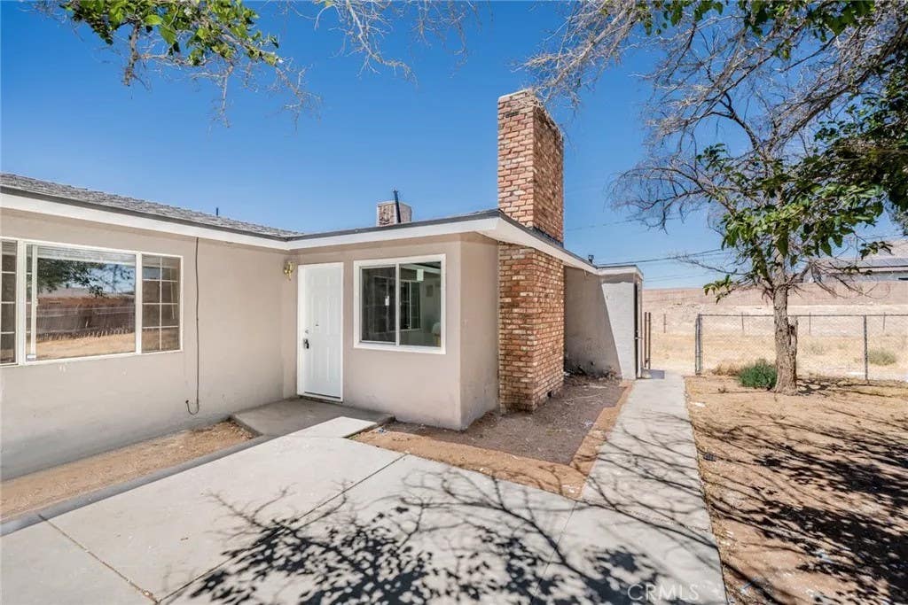 Photo of 13336 MOHAWK Road, Apple Valley, CA 92308 (MLS # MB26106718)