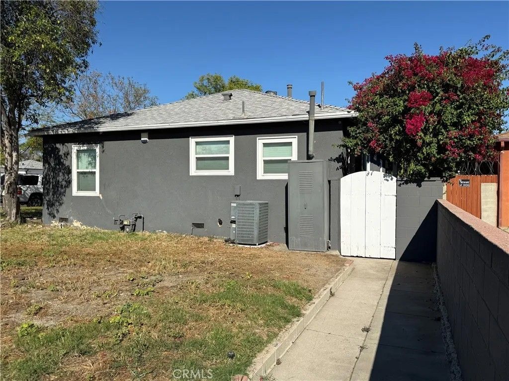 Photo of 7358 Riverton Ave, Sun Valley, CA 91352 (MLS # BB26069754)