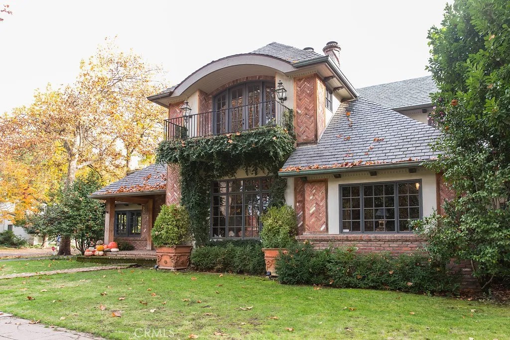 1095 Woodland Avenue