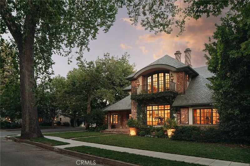 1095 Woodland Avenue