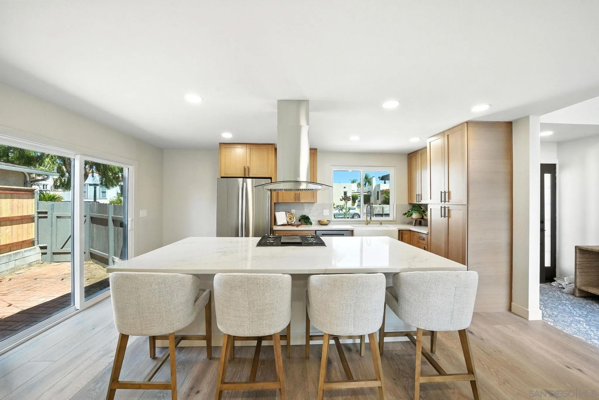 4551 Highland Ave