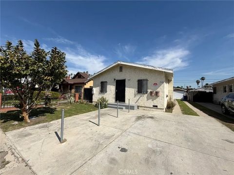 Photo of 5142 S 4th Avenue, Los Angeles, CA 90043 (MLS # DW26042917)