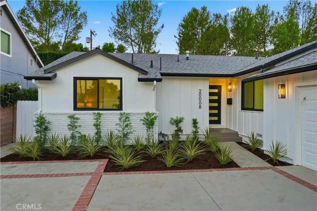 Photo of 20008 Friar Street, Woodland Hills, CA 91367 (MLS # SR25155873)