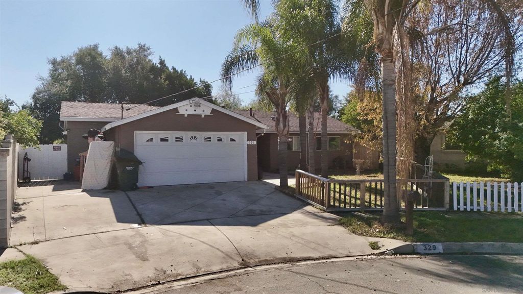Photo of 329 Alder Pl, Escondido, CA 92026 (MLS # 250045002)