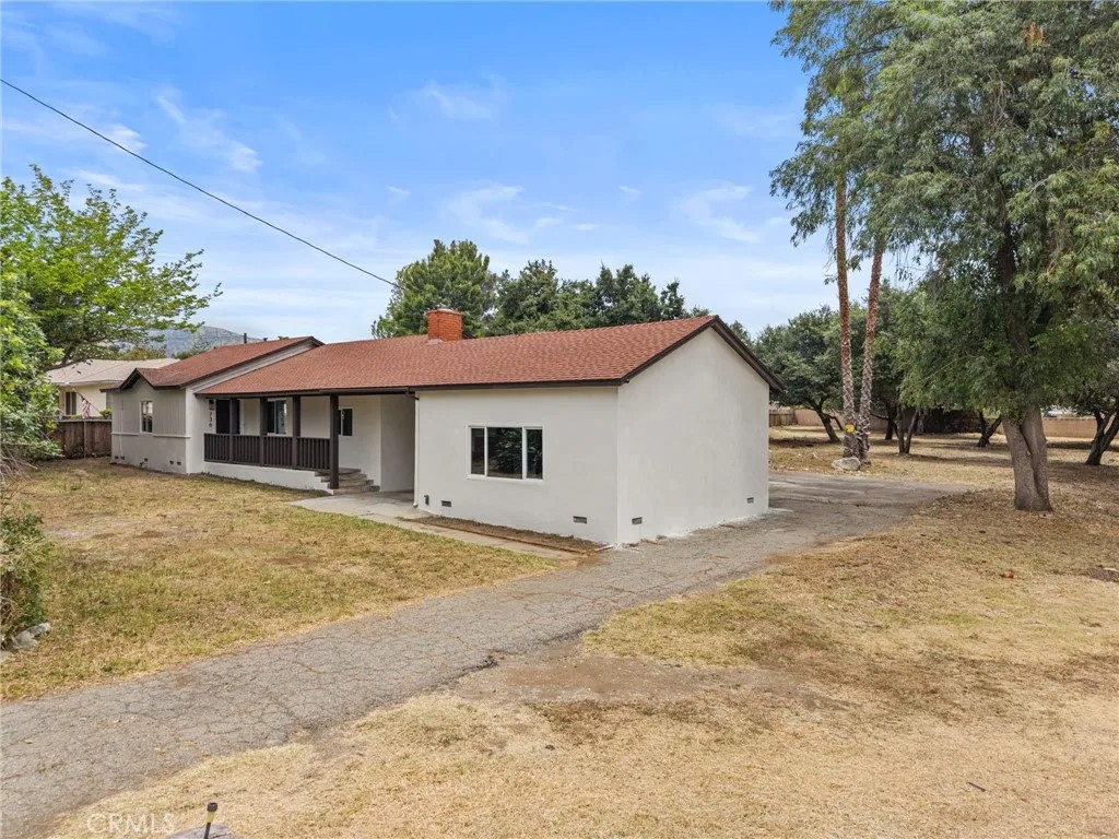 736 N Walnut