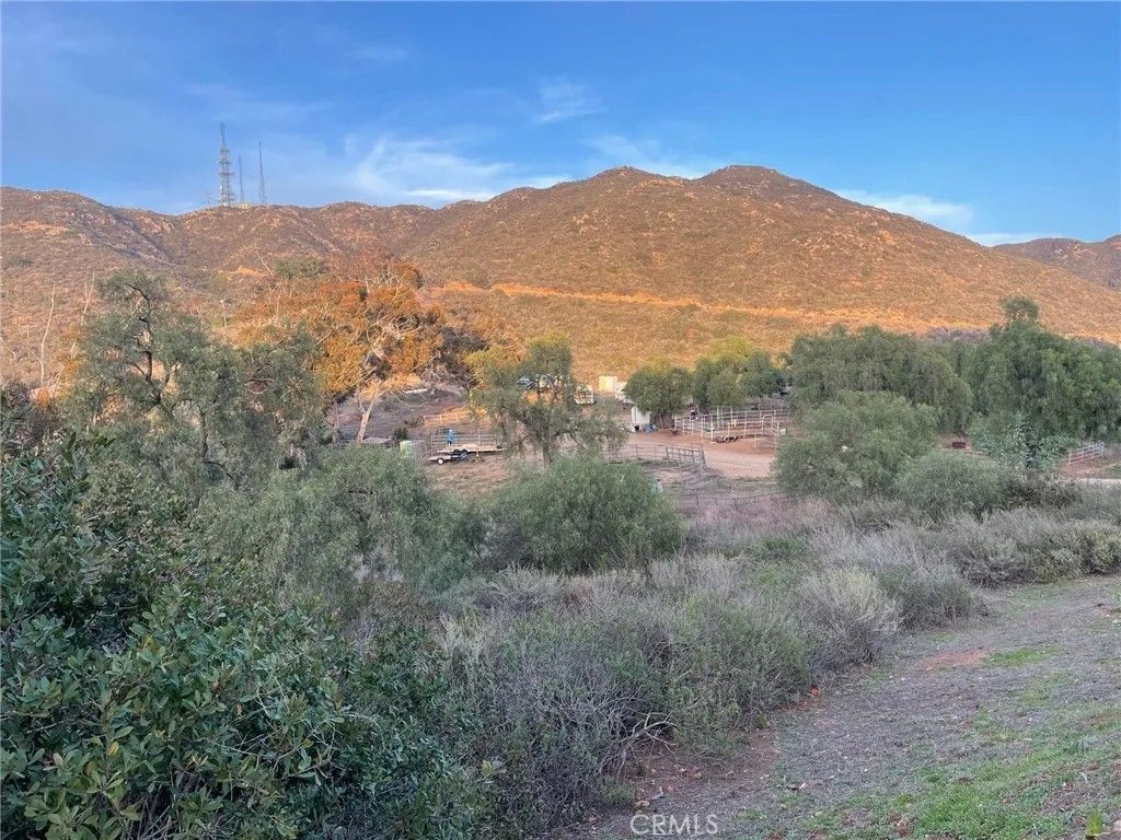 Photo of 600 Hardell Ln, Vista, CA 92084 (MLS # OC24049548)