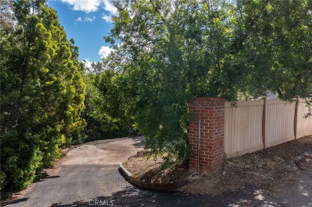 Photo of 4874 Palo Drive, Tarzana, CA 91356 (MLS # SR26061353)