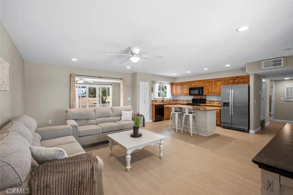 26750 Oakmont Dr