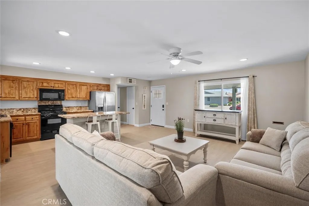 26750 Oakmont Dr