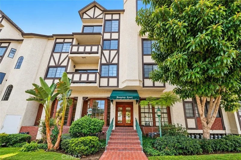 17914 Magnolia Boulevard 135