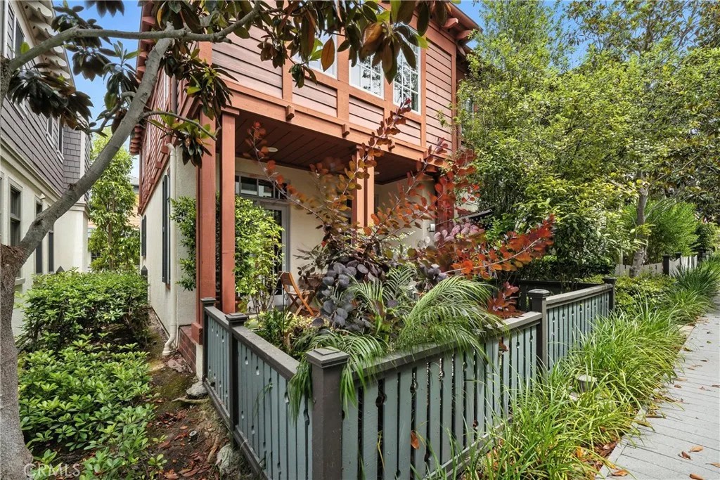 2616 BUNGALOW Place